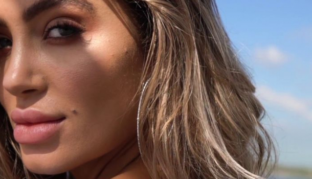 Borítókép: Túl kicsi a modell hasa?