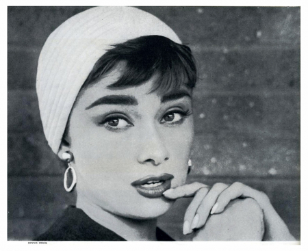 Audrey Hepburn,Álom luxuskivitelben,Anna Frank,galéria,youtube,lásd,popkult,Givenchy