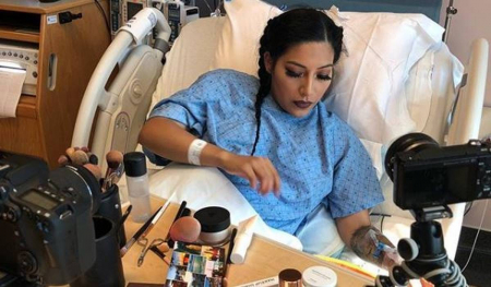 Borítókép: Egyre több nő ragaszkodik a full sminkhez szülés közben is