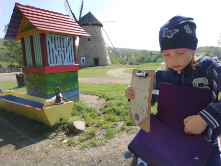 Borítókép: Barangoló táskát kap a skanzenben a gyerek feladatokkal