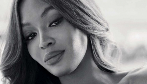 Borítókép: Naomi Campbell ennél meztelenebb már nem is lehetne
