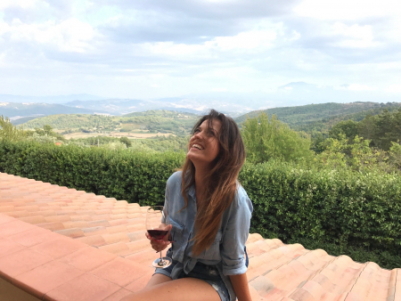 Borítókép: Így boroznak ők – Nagy Adri énekesnő