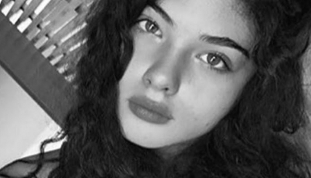 Borítókép: Monica Bellucci 14 éves lánya átlátszó fűzőben