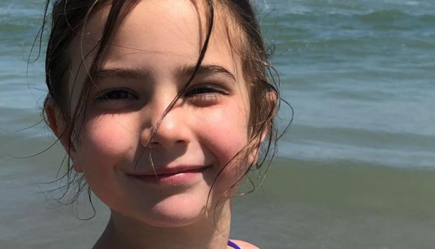 Borítókép: Zaklatták a Tony Stark kislányát alakító gyerekszínészt