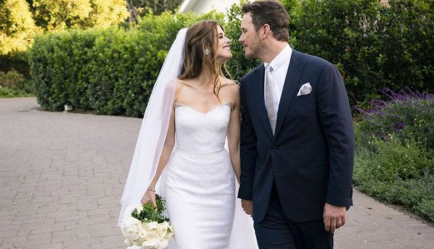 Borítókép: Perzselő fotót posztolt nászútjáról a színész, szó szerint!