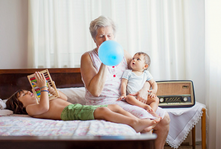 Borítókép: A nagyinál alszik a gyerek: vajon készen áll már rá?