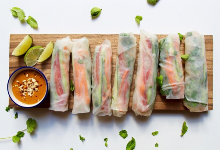 Borítókép: Zöldségekkel töltött rizslaptekercs: csak pár kalória, mégis laktató