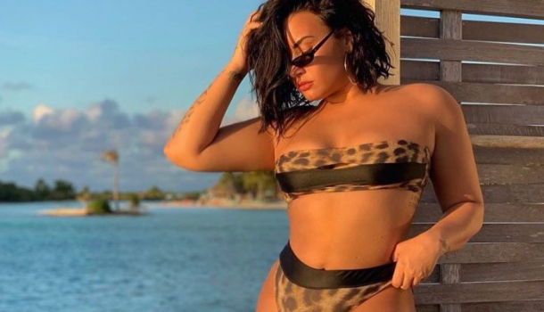 Borítókép: A sztárcsajok imádják a leopárdmintás bikinit