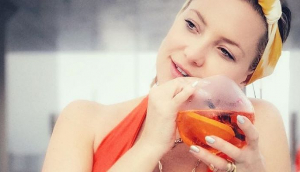 Borítókép: Anyaszült meztelenül érzi magát jól a 40 éves színésznő