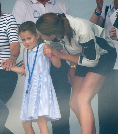 Borítókép: Sarolta hercegnő ellopta a show-t a szülei elől – videó