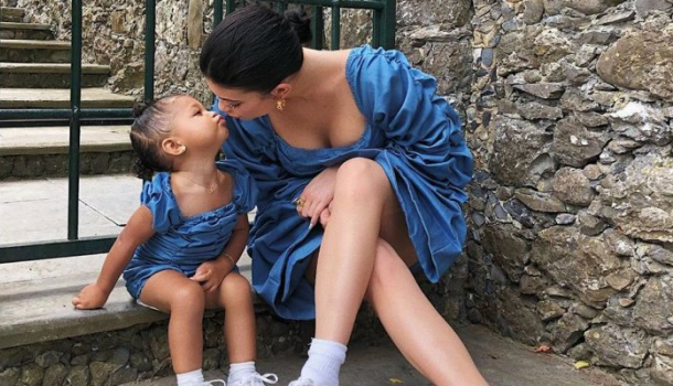 Borítókép: Ciki vagy cuki? A sztármamik összeöltöznek a gyerekeikkel