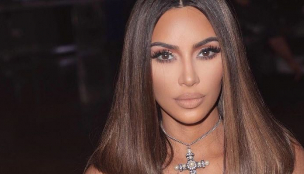Borítókép: Őrület! Kim Kardashian SMINK NÉLKÜL ment randizni!