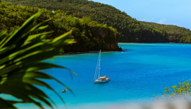 Borítókép: Crop top és combvillantás – nem mindenkinek áll ilyen jól 50 évesen! 