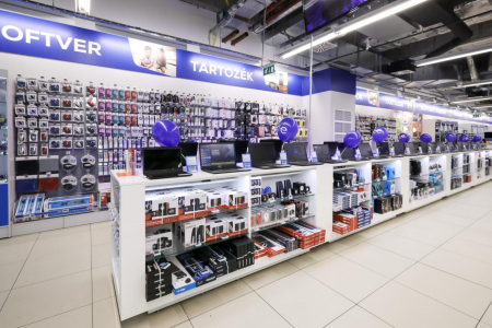 Borítókép: Két hullámban vásárolnak a szülők az iskolakezdés idején