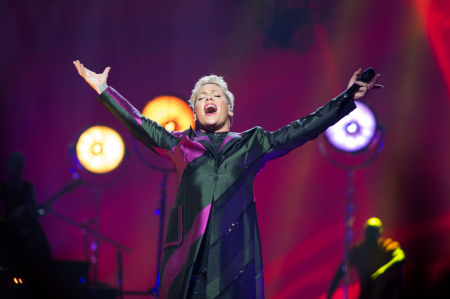 Borítókép: 12 vagány és meglepő tény a 40 éves Pinkről