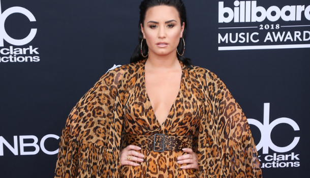 Borítókép: Retusálatlan bikinis fotóval üzent kritikusainak az énekesnő