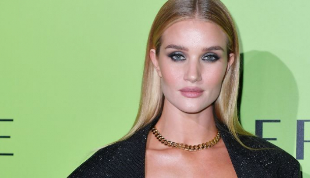 Borítókép: Így készíts igéző kék szemsminket – á la Rosie!