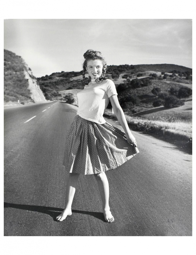 Andre De Dienes: Norma Jeane, Pacific Coast Highway, 1945. október