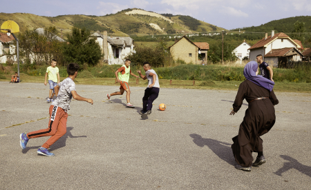 Borítókép: Vajon hogyan él a kétezres években egy apáca?