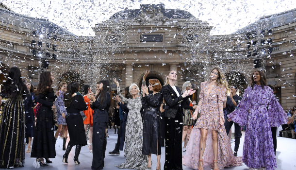 Borítókép: Grandiózus divatbemutató a női egyenjogúságért