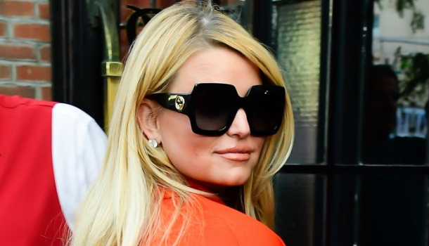 Borítókép: Elárulta hogyan dobott le közel 50 kilót a szexi énekesnő