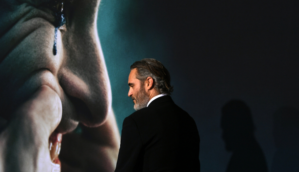 Borítókép: A 44 éves színész őrületes alakítását Oscar-gyanúsként emlegetik