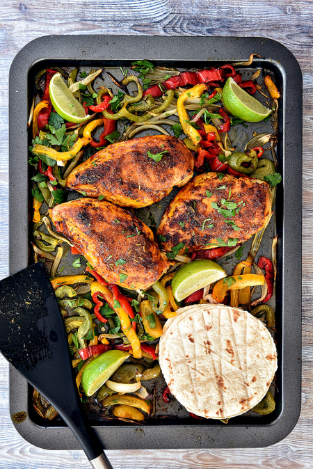 Borítókép: Tepsis fajitas, ha csak 5 perced van összedobni az ebédet 