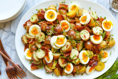 Borítókép: A burgonyasaláta őszi változata – melegen és gazdagon