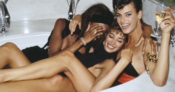 Borítókép: Ahogy még sosem láttad őket! Sztárok beszédes fotói egyenesen a backstage-ből