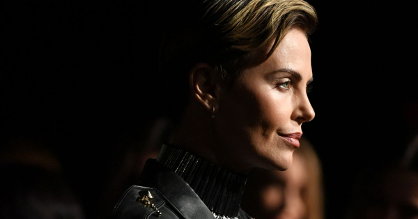 Borítókép: A szuperközeli lesifotók nem hazudnak! Ilyen a sztárok arca nagyon, nagyon, NAGYON közelről