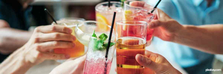 Borítókép: Honnan tudhatod, hogy mennyi alkohol mellett mekkora véralkoholszinttel számolj?