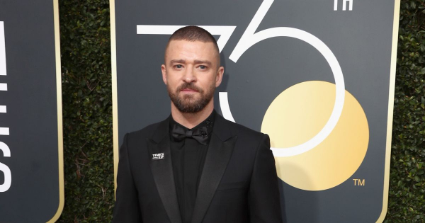 Borítókép: Hoppá! Nem a felesége kezét fogja, ez biztos!