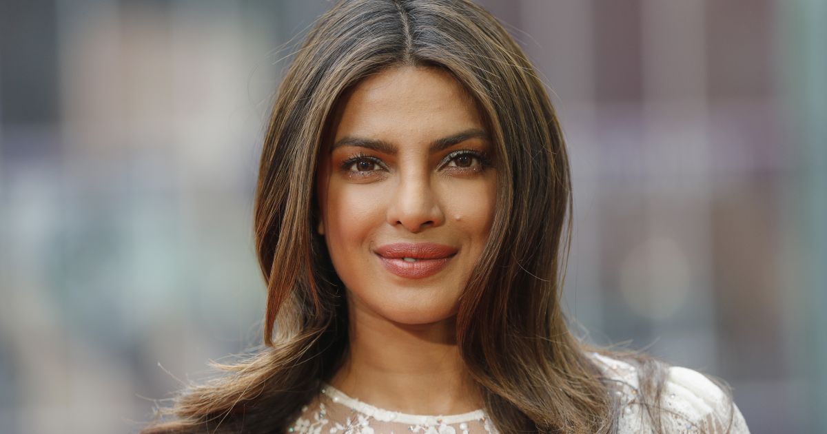 Nem fogod elhinni, hogy milyen egyszerű szépségtrükkel szépül Priyanka Chopra