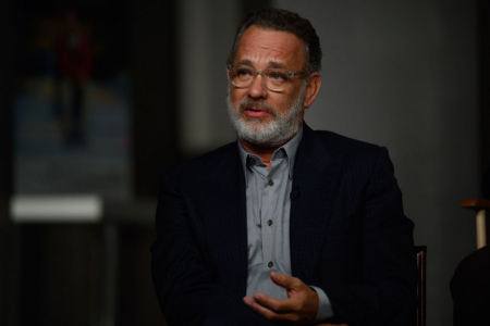 Borítókép: Tom Hanks kedves tweeteket olvas fel, mert pontosan erre van szüksége a világnak