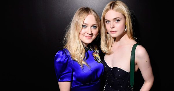 Borítókép: Meztelenül sminkel a kamerák előtt felnőtt színésznő