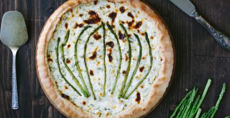 Borítókép: Isteni kecskesajtos spárgatorta, ami után mindenki megnyalja mind a tíz ujját