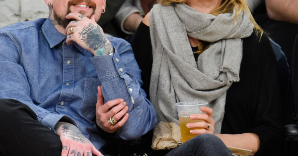 Borítókép: A sztárnak régi álma vált valóra, végre gyereke született