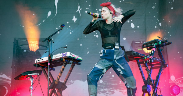 Borítókép: Az évtized zsenije és badass nője babát vár