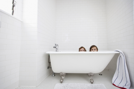 Borítókép: Így hárítsa el véglegesen a penészes káddal járó problémákat! 