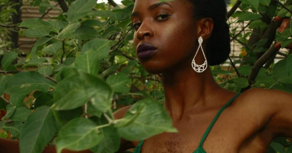 Borítókép: „Nő vagyok és 11 éves koromtól szőrös a mellkasom”