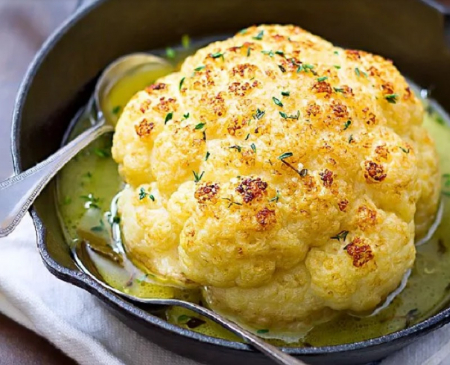 Borítókép: Kalóriatakarékos egyben sült tepsis karfiol vajas szószban