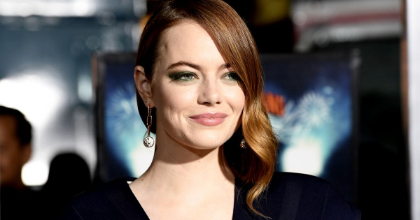 Borítókép: Élettelen szoborrá retusálták a 31 éves színésznő arcát