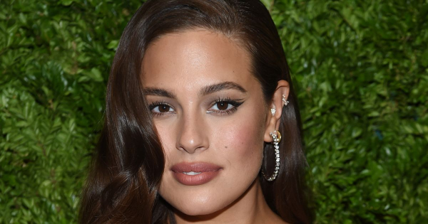 Borítókép: Ashley Graham gyönyörű intim képet posztolt