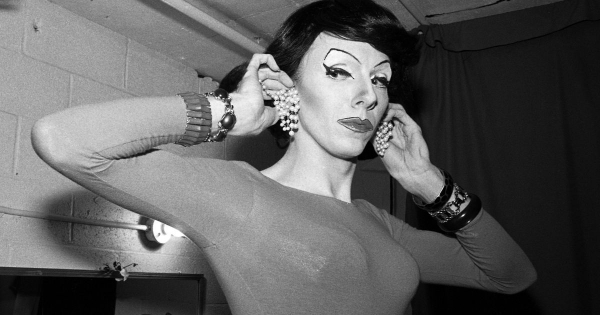 Borítókép: Versengés férfiak között: ilyen volt egy drag queen szépségverseny közel 40 éve