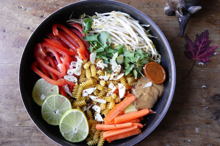 Borítókép: Pikáns tésztaétel, amit egyetlen lábosban összedobhatsz