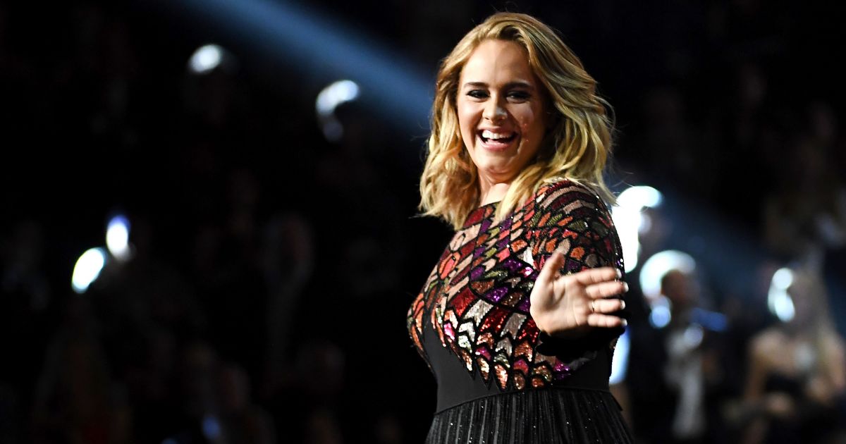 Borítókép: Adele privát koncerttel lepte meg barátnőjét esküvője alkalmából