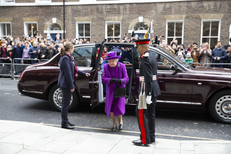 Borítókép: Kik a legvagyonosabb uralkodók a világon?