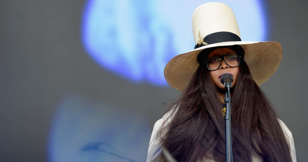 Borítókép: Vaginaillatú tömjént dobott a piacra az énekesnő - kell? 