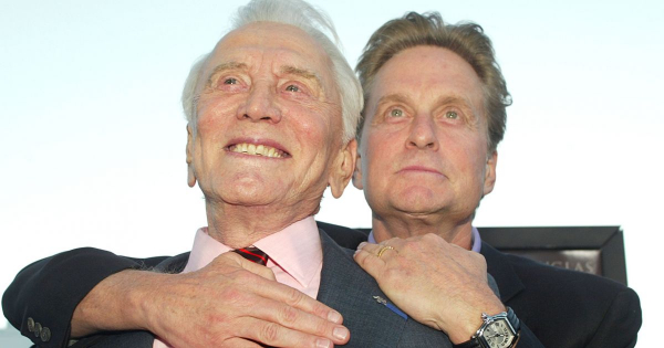 Michael Douglas semmit sem kap apja vagyonából, helyette ők örökölnek