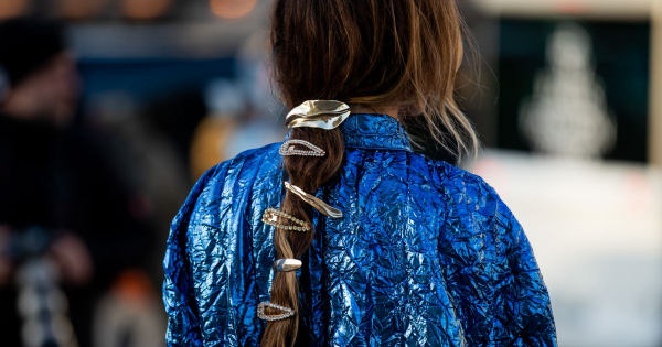 Borítókép: Szuper nőies, mégis egyszerű hajviseletek a kifutókról